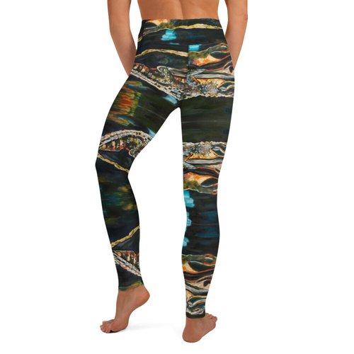 Gator on Log with Reflection Pattern Yoga Leggings