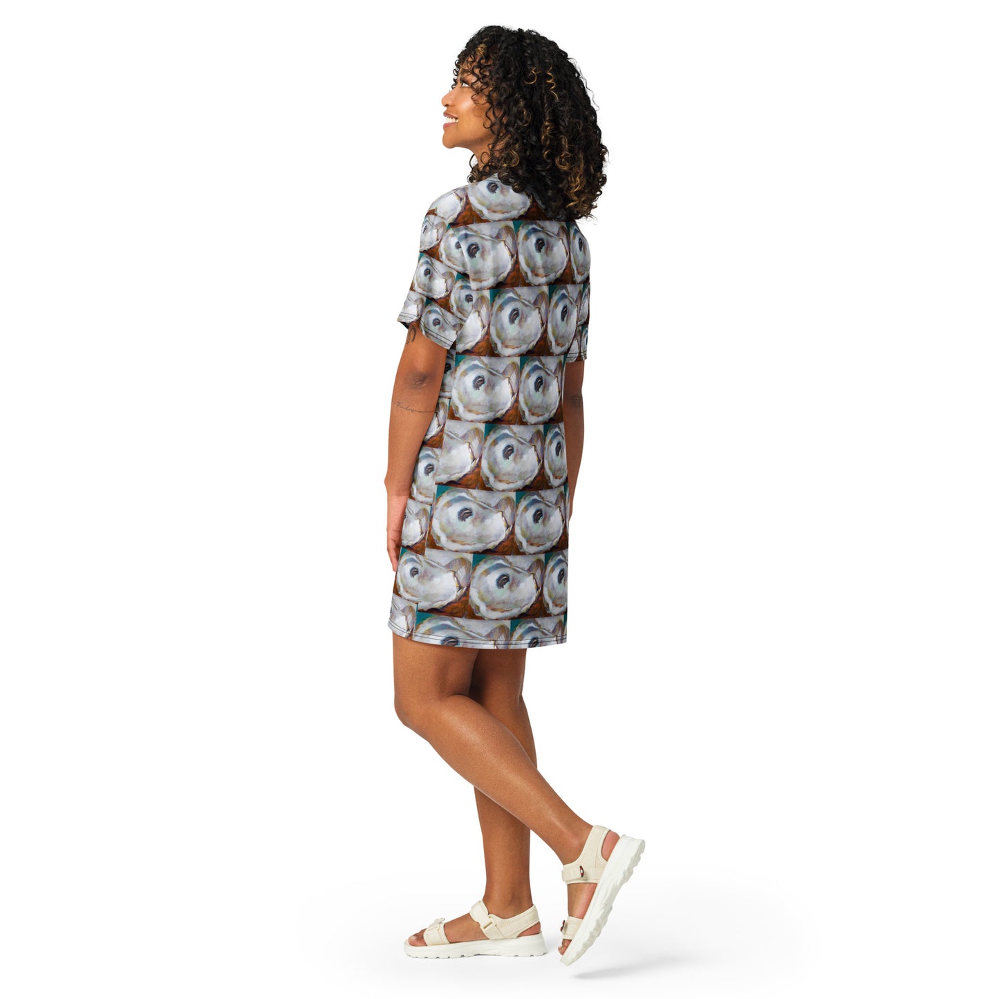 Oyster shells II T-shirt dress