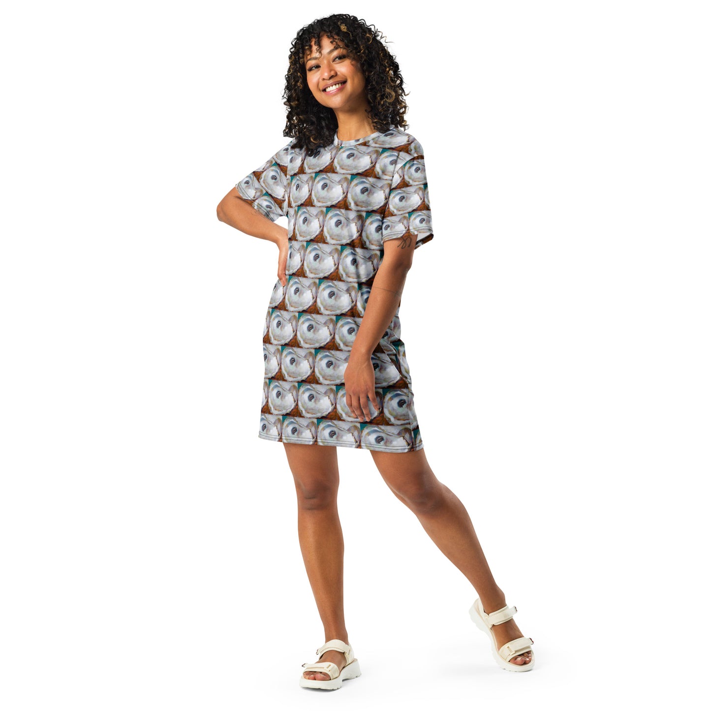 Oyster shells II T-shirt dress